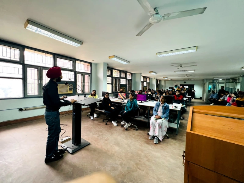 Inspiring event at GNDU, where students and professionals collaborate on innovative ideass